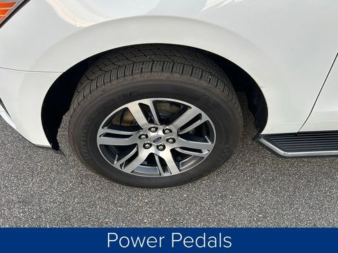 Used 2022 Ford Expedition XLT image 17