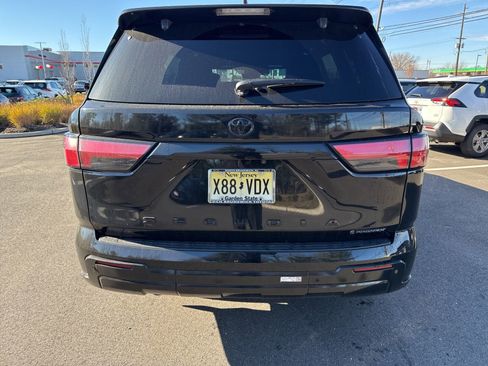 Used 2025 Toyota Sequoia Platinum image 6