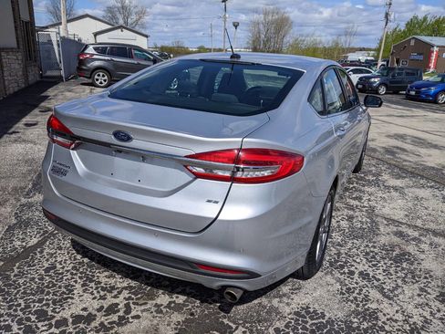 Used 2017 Ford Fusion SE w/ Fusion SE Technology Package FWD image 3