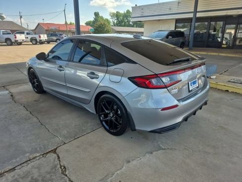 Used 2022 Honda Civic Sport image 2