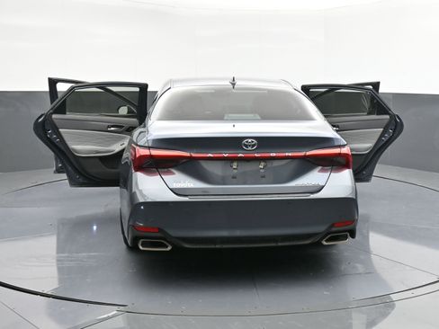 Used 2022 Toyota Avalon Limited image 39