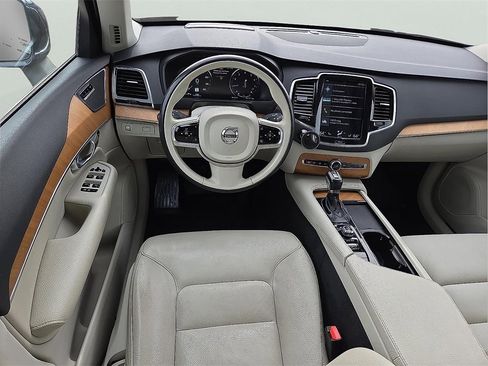 Used 2021 Volvo XC90 T6 Momentum w/ Advanced Package image 10