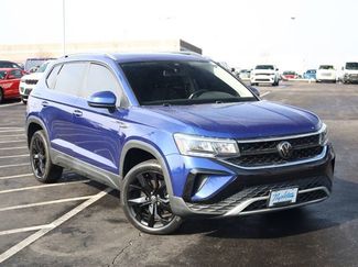 Used 2022 Volkswagen Taos SE w/ Panoramic Sunroof Package video 2