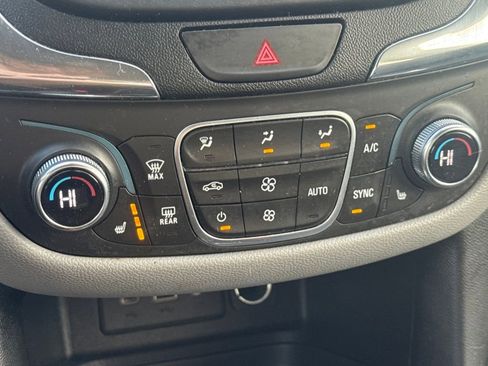 Used 2020 Chevrolet Equinox LT w/ Driver Convenience Package image 44