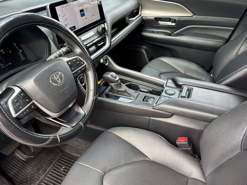 Used 2024 Toyota Grand Highlander XLE image 9