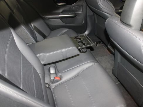 Used 2025 Mercedes-Benz C 300 Sedan image 25