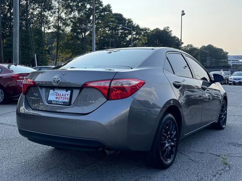 Used 2019 Toyota Corolla LE FWD image 2