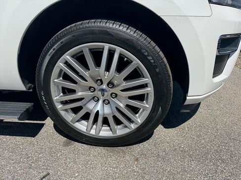 Used 2023 Ford Expedition Platinum image 2