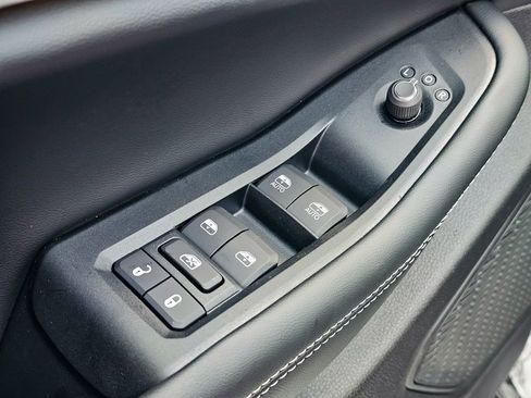 New 2025 Jeep Grand Cherokee Limited image 12