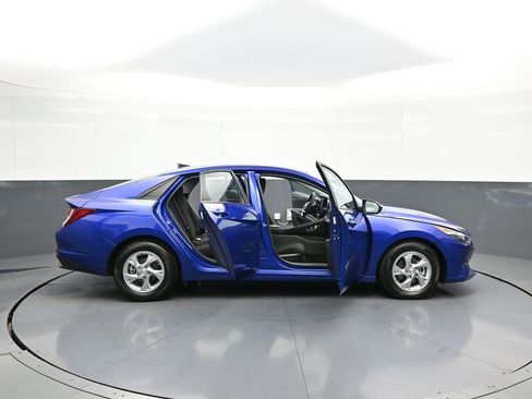 Certified 2023 Hyundai Elantra SE w/ Cargo Package image 41