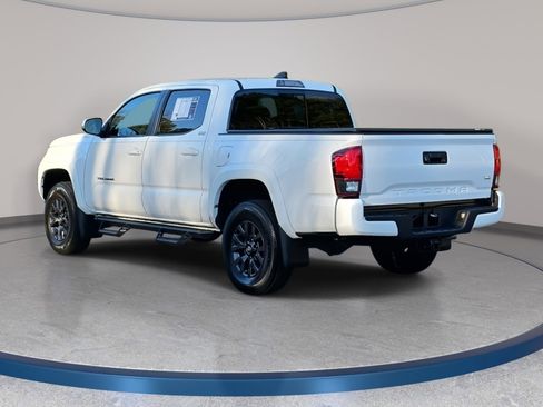 Used 2023 Toyota Tacoma SR5 w/ Technology Package image 7