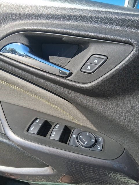 Used 2025 Chevrolet Trax ACTIV FWD image 17
