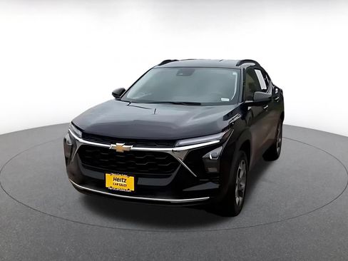 Used 2025 Chevrolet Trax LT FWD image 6