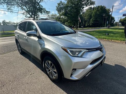 Used 2016 Toyota RAV4 XLE AWD/4WD image 3