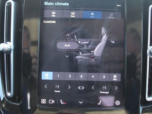 Used 2023 Volvo XC40 B5 Plus w/ Protection Package Premier image 40