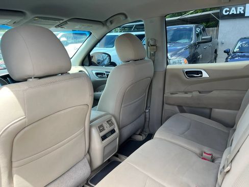 Used 2014 Nissan Pathfinder S FWD image 10