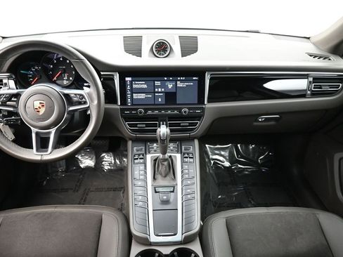 Certified 2021 Porsche Macan image 6