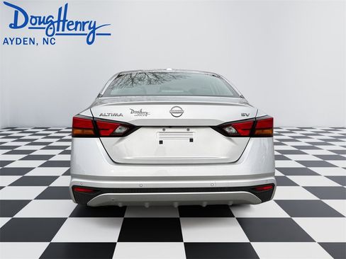 Used 2024 Nissan Altima 2.5 SV image 4