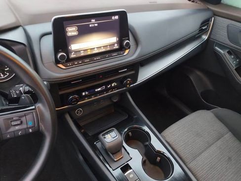 Used 2023 Nissan Rogue SV image 3