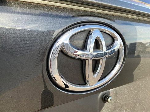 Used 2020 Toyota RAV4 LE image 27