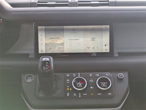 Used 2024 Land Rover Defender 110 X-Dynamic SE image 19