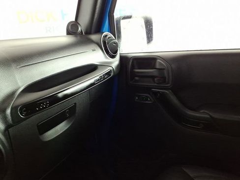 Used 2014 Jeep Wrangler Unlimited Sahara w/ Dual Top Group image 21