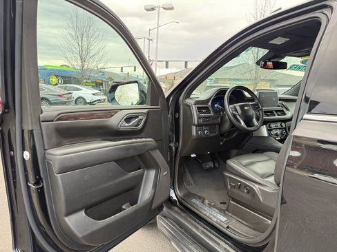 Used 2024 Chevrolet Suburban LT image 11