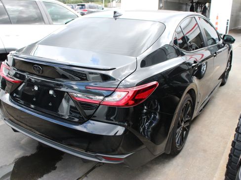 Used 2026 Toyota Camry SE FWD image 11