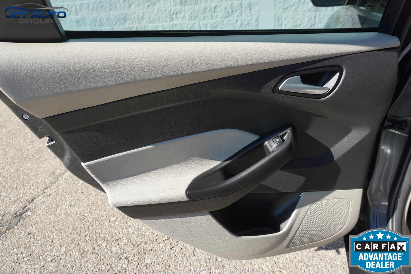 Used 2018 Ford Focus SE w/ SE Appearance Package FWD image 18