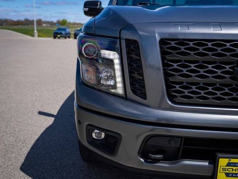 Used 2019 Nissan Titan SL w/ Midnight Edition AWD/4WD image 4