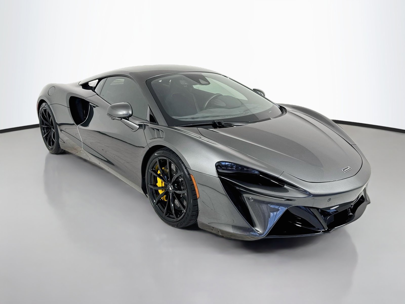 Used 2023 McLaren Artura RWD image 1