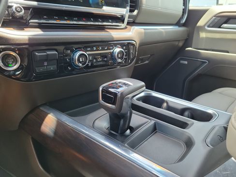 Used 2022 GMC Sierra 1500 SLT w/ SLT Premium Plus Package AWD/4WD image 27