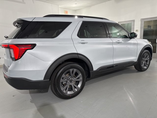 Used 2026 Ford Explorer Active w/ Active Comfort Package AWD/4WD image 14