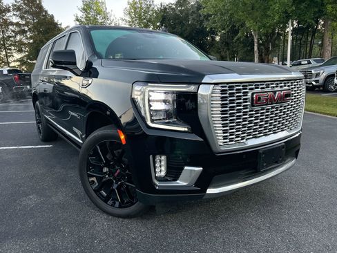 Used 2023 GMC Yukon XL Denali image 2