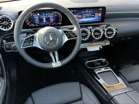 Used 2025 Mercedes-Benz CLA 250 image 24