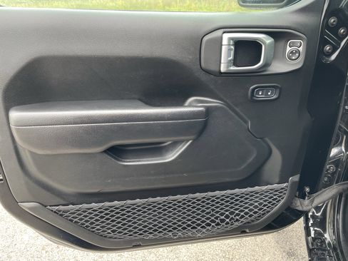 Used 2023 Jeep Gladiator Sport image 12