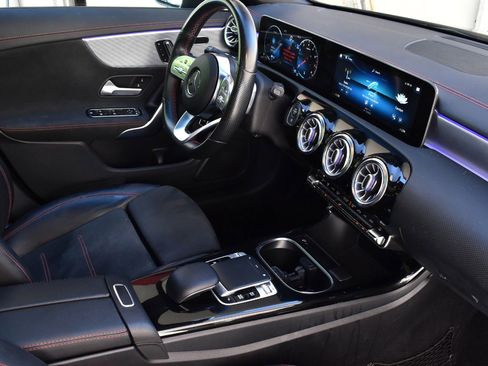 Used 2020 Mercedes-Benz CLA 250 image 21