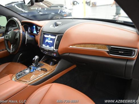 Used 2018 Maserati Levante S GranLusso image 17