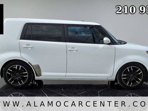 Used 2014 Scion xB FWD image 6