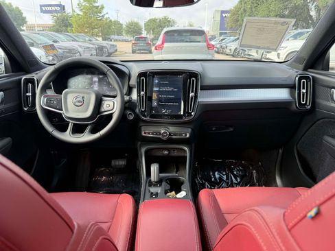 Used 2020 Volvo XC40 T5 Momentum w/ Protection Package AWD/4WD image 17