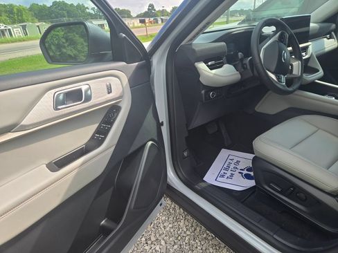 New 2026 Ford Explorer Active w/ Active Comfort Package RWD image 6
