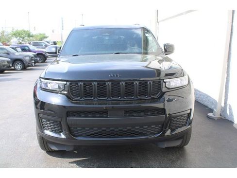 Used 2024 Jeep Grand Cherokee L Altitude AWD/4WD image 11
