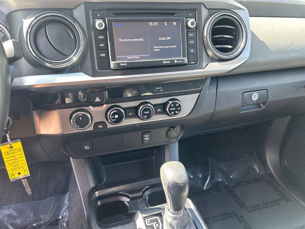 Used 2016 Toyota Tacoma SR5 AWD/4WD image 17