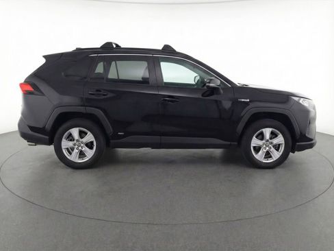 Used 2020 Toyota RAV4 LE w/ Carpet Mat Package image 8