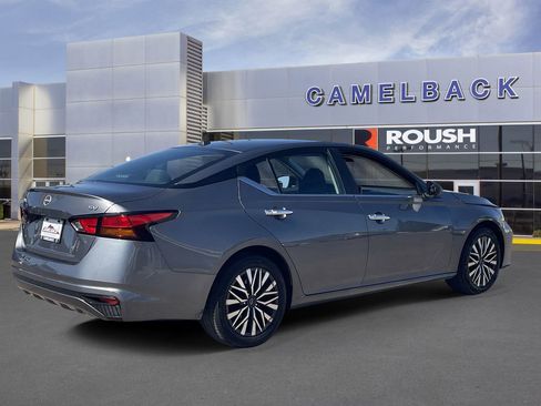 Used 2024 Nissan Altima 2.5 SV image 7