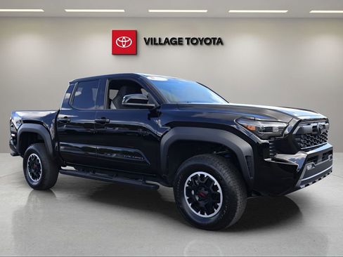 Certified 2025 Toyota Tacoma TRD Off-Road AWD/4WD image 7