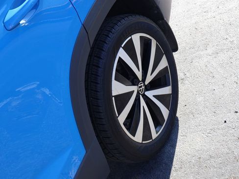 Certified 2023 Volkswagen Taos SE FWD image 40
