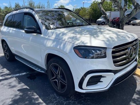 Used 2024 Mercedes-Benz GLS 450 4MATIC image 11