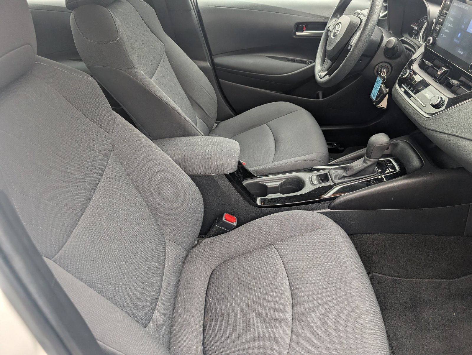 Used 2020 Toyota Corolla LE FWD image 26
