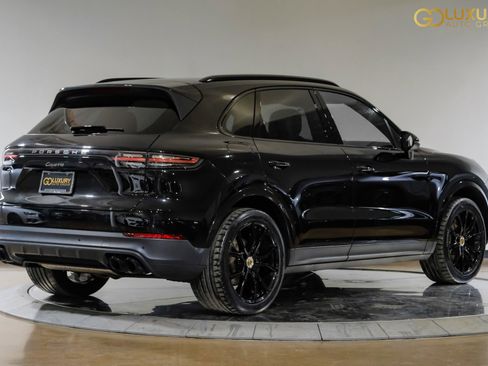 Used 2023 Porsche Cayenne Platinum Edition image 10